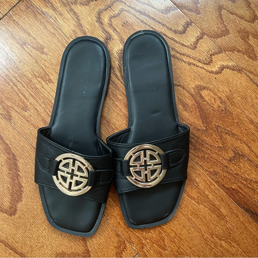 Rouge slippers